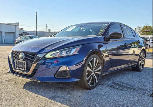 Deep Blue Pearl 2022 Nissan Altima SR FWD