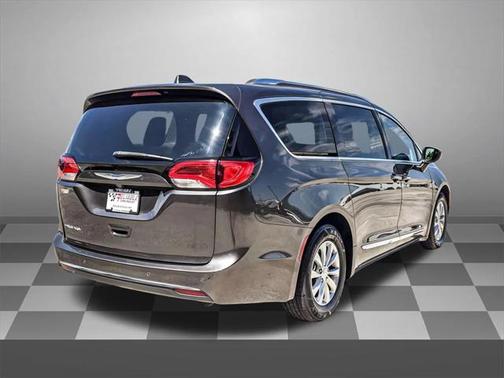 2018 Chrysler Pacifica Touring-L