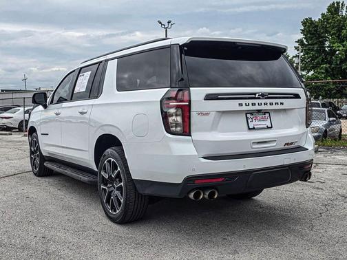 Summit White 2024 Chevrolet Suburban RST