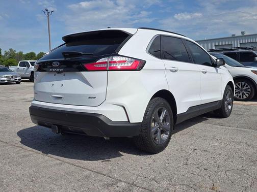 Oxford White 2022 Ford Edge SEL
