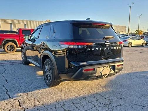 2022 Nissan Pathfinder S 2WD