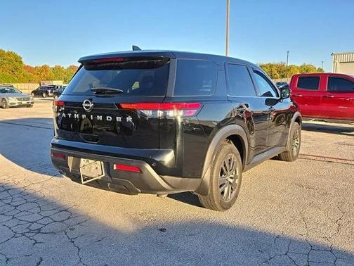 2022 Nissan Pathfinder S 2WD