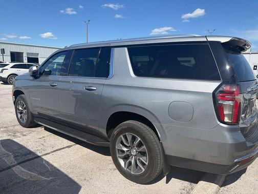 Sterling Gray Metallic 2023 Chevrolet Suburban LT