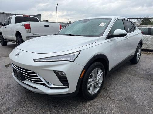 White Frost Tricoat 2024 Buick Envista Preferred FWD