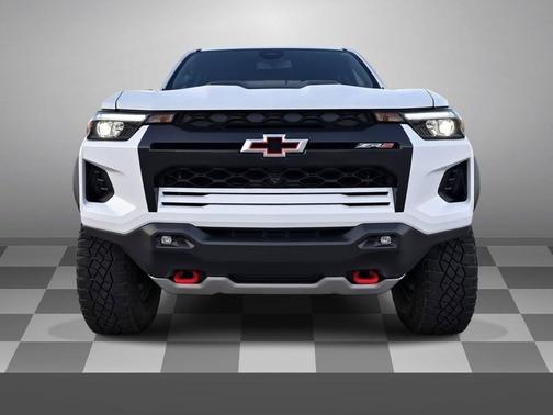 Summit White 2024 Chevrolet Colorado ZR2