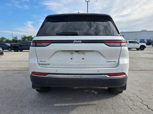 Bright White Clearcoat 2023 Jeep Grand Cherokee Limited