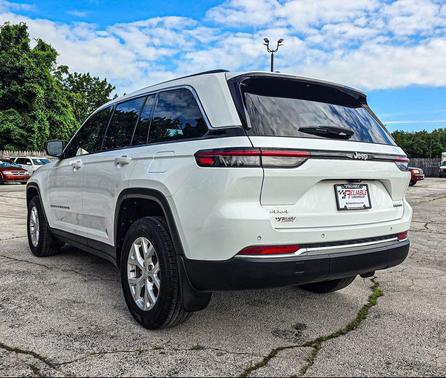 Bright White Clearcoat 2023 Jeep Grand Cherokee Limited