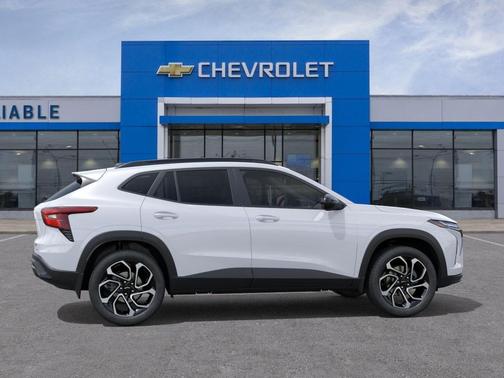 Summit White 2026 Chevrolet Trax FWD 2RS