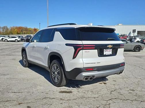 2024 Chevrolet Traverse LT