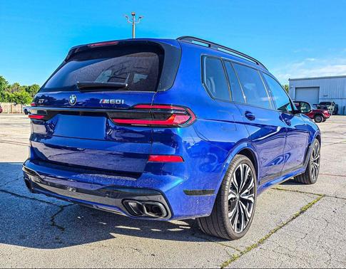 Marina Bay Blue Metallic 2024 BMW X7 M60i