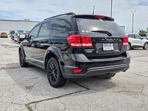 Pitch Black Clearcoat 2019 Dodge Journey SE