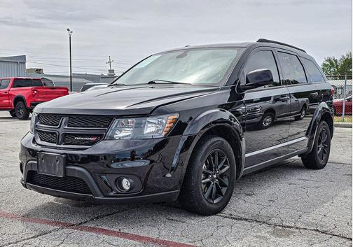 Pitch Black Clearcoat 2019 Dodge Journey SE