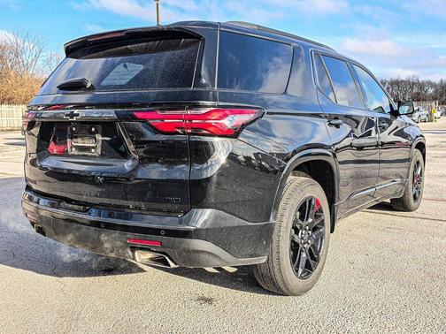 Mosaic Black Metallic 2023 Chevrolet Traverse Premier