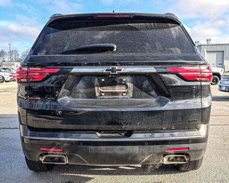 Mosaic Black Metallic 2023 Chevrolet Traverse Premier