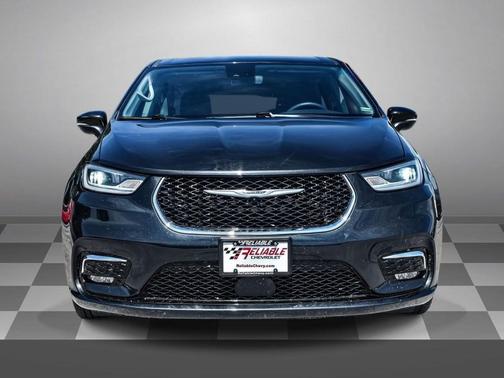 Brilliant Black Crystal Pearlcoat 2023 Chrysler Pacifica Hybrid Touring L