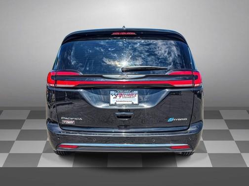 Brilliant Black Crystal Pearlcoat 2023 Chrysler Pacifica Hybrid Touring L