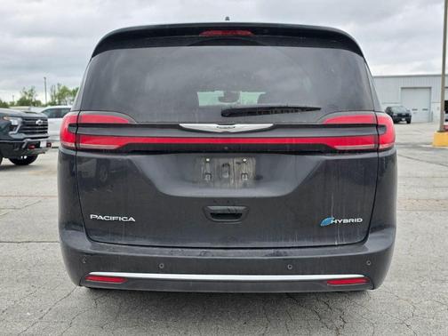 Brilliant Black Crystal Pearlcoat 2023 Chrysler Pacifica Hybrid Touring L