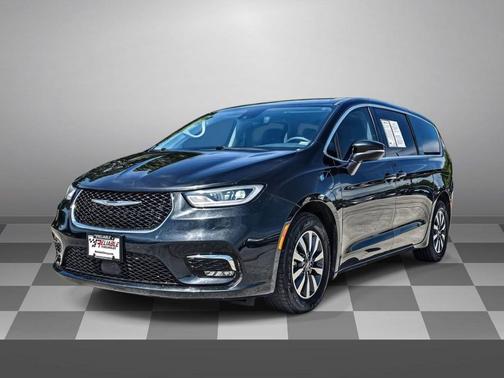 Brilliant Black Crystal Pearlcoat 2023 Chrysler Pacifica Hybrid Touring L
