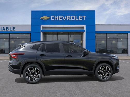 Mosaic Black Metallic 2026 Chevrolet Trax FWD 2RS