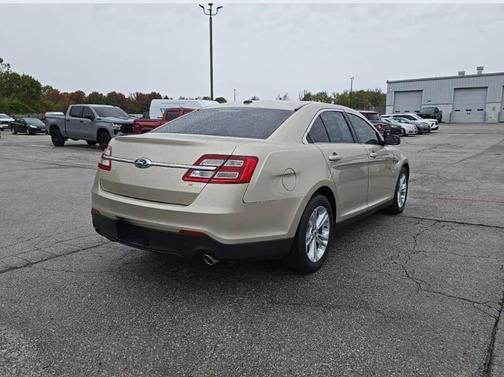 2018 Ford Taurus SE