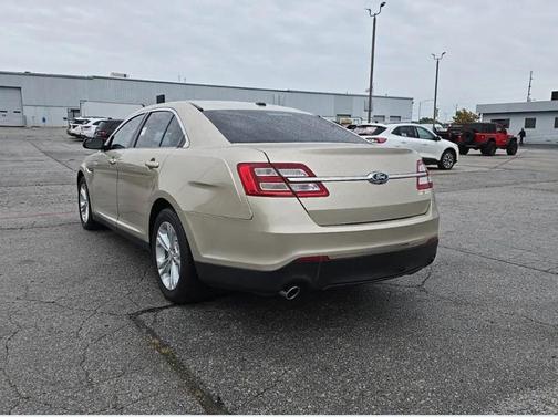 2018 Ford Taurus SE