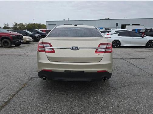 2018 Ford Taurus SE
