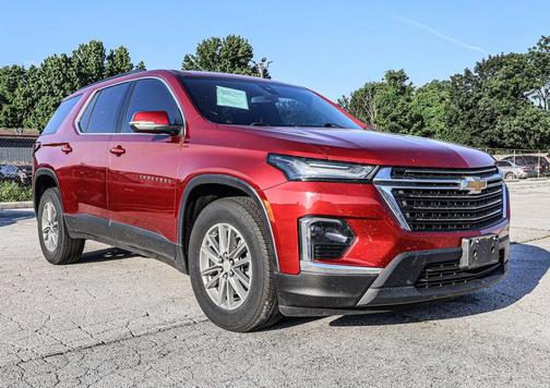 Radiant Red Tintcoat 2023 Chevrolet Traverse LT Cloth