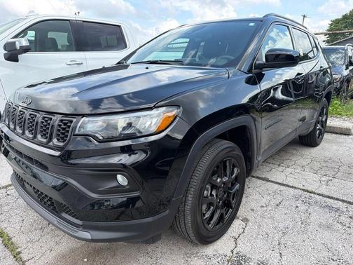 Diamond Black Crystal Pearlcoat 2025 Jeep Compass Latitude