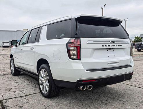 Summit White 2022 Chevrolet Suburban 4WD High Country