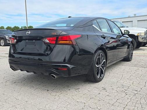 Super Black 2025 Nissan Altima SR FWD