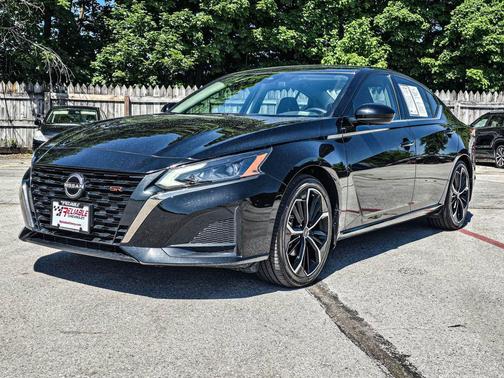 Super Black 2025 Nissan Altima SR FWD