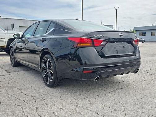 Super Black 2025 Nissan Altima SR FWD