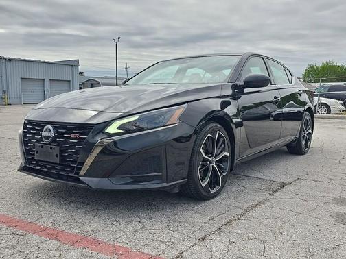 Super Black 2025 Nissan Altima SR FWD