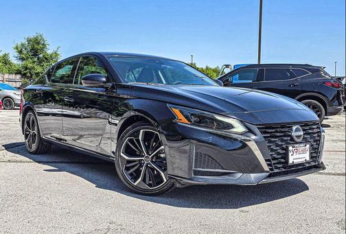Super Black 2025 Nissan Altima SR FWD
