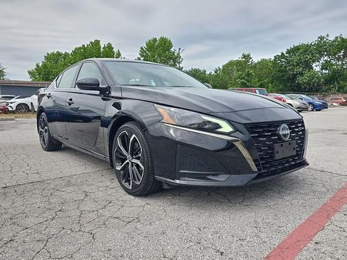 Super Black 2025 Nissan Altima SR FWD