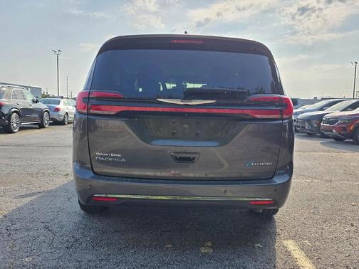 Granite Crystal Metallic Clearcoat 2022 Chrysler Pacifica Hybrid Limited