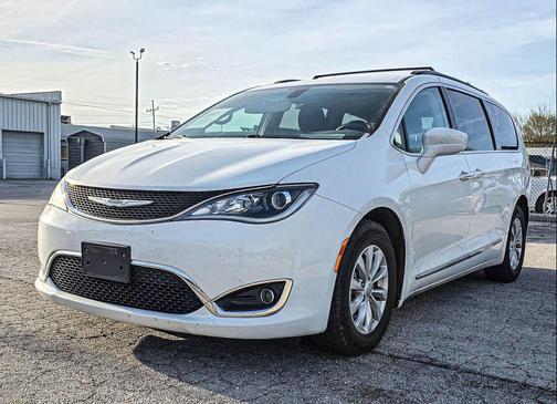 Bright White Clearcoat 2017 Chrysler Pacifica Touring-L
