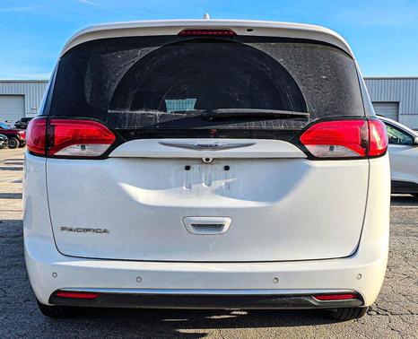 Bright White Clearcoat 2017 Chrysler Pacifica Touring-L