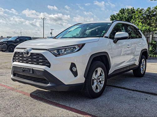 Super White 2020 Toyota RAV4 XLE