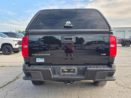Black 2021 Chevrolet Colorado LT