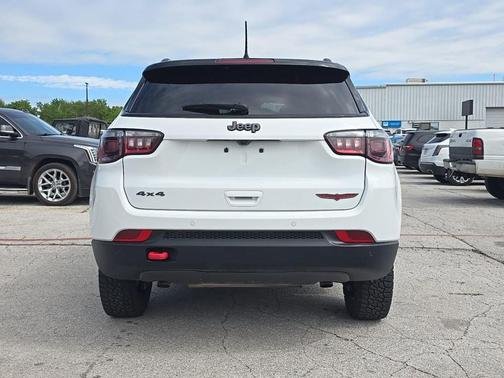 Bright White Clearcoat 2025 Jeep Compass Trailhawk