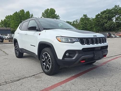 Bright White Clearcoat 2025 Jeep Compass Trailhawk