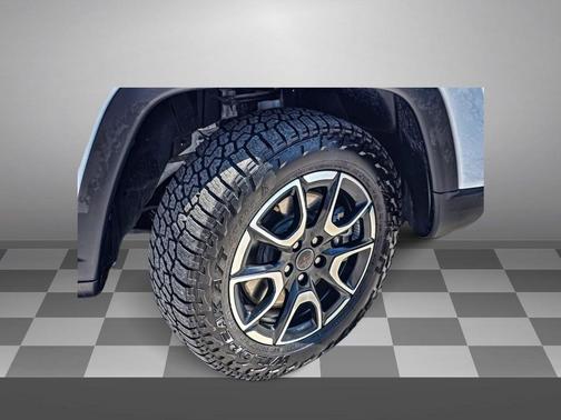 Bright White Clearcoat 2025 Jeep Compass Trailhawk