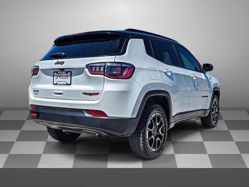 Bright White Clearcoat 2025 Jeep Compass Trailhawk