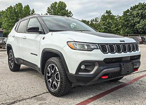 Bright White Clearcoat 2025 Jeep Compass Trailhawk