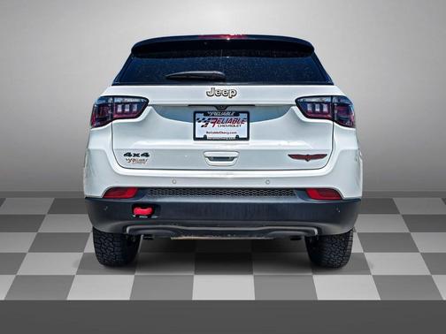 Bright White Clearcoat 2025 Jeep Compass Trailhawk