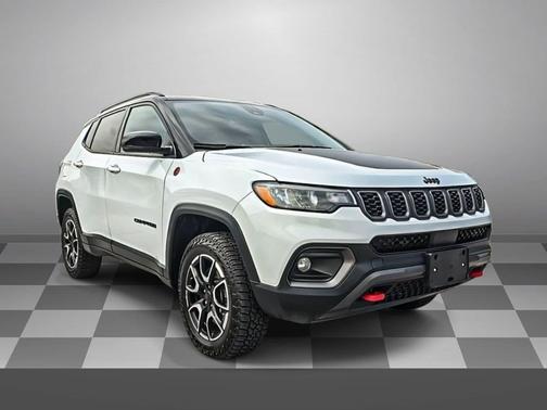 Bright White Clearcoat 2025 Jeep Compass Trailhawk