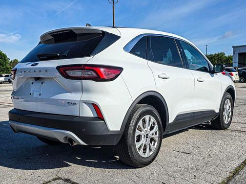 Oxford White 2023 Ford Escape Active