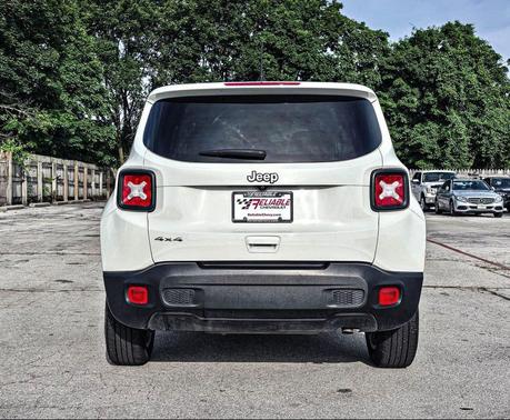 Alpine White Clearcoat 2023 Jeep Renegade Latitude