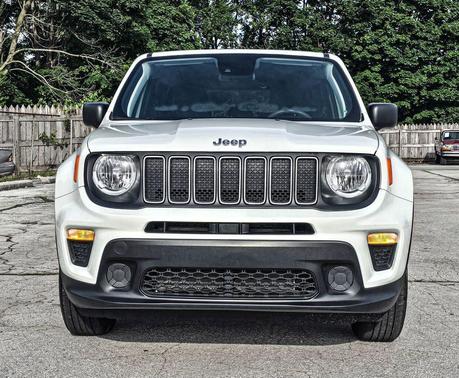 Alpine White Clearcoat 2023 Jeep Renegade Latitude